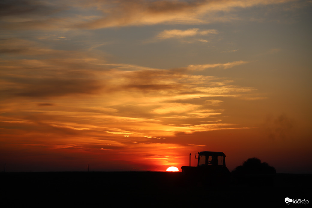 Traktoros naplemente 