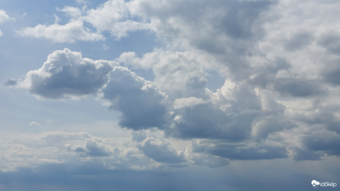 Kutyafej formájú felhő