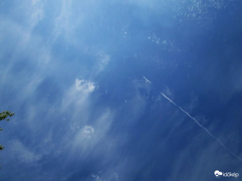 Délelőtti cirrusok a Dunánál..