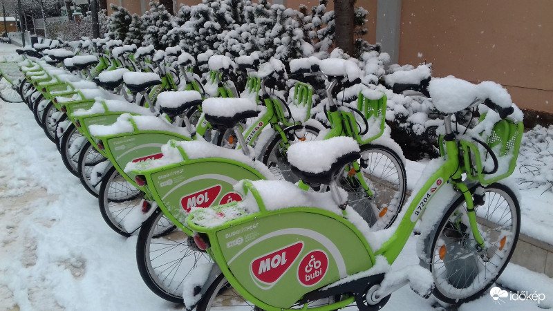 Hiteles hóvastagság ma délelőtt..