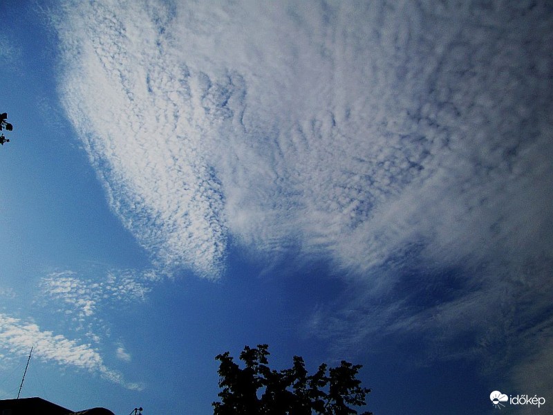 Ma délelőtti égkép..