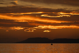 Októberi naplemente