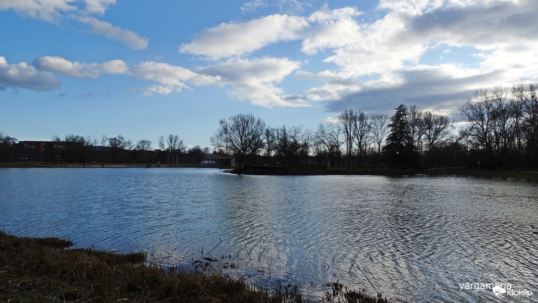 Tatabánya Csónakázó tó
