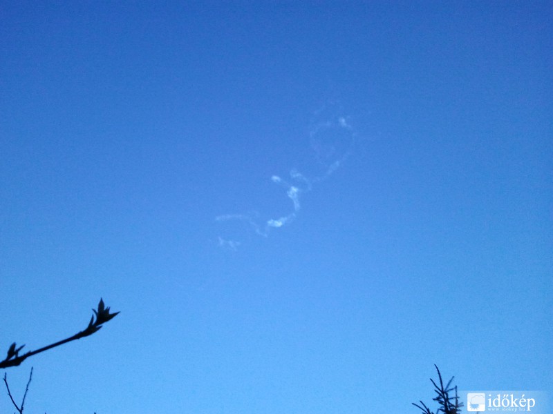 Meteor-füstcsóva Miskolc felett
