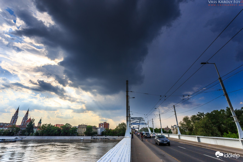 Jön a zivatar...