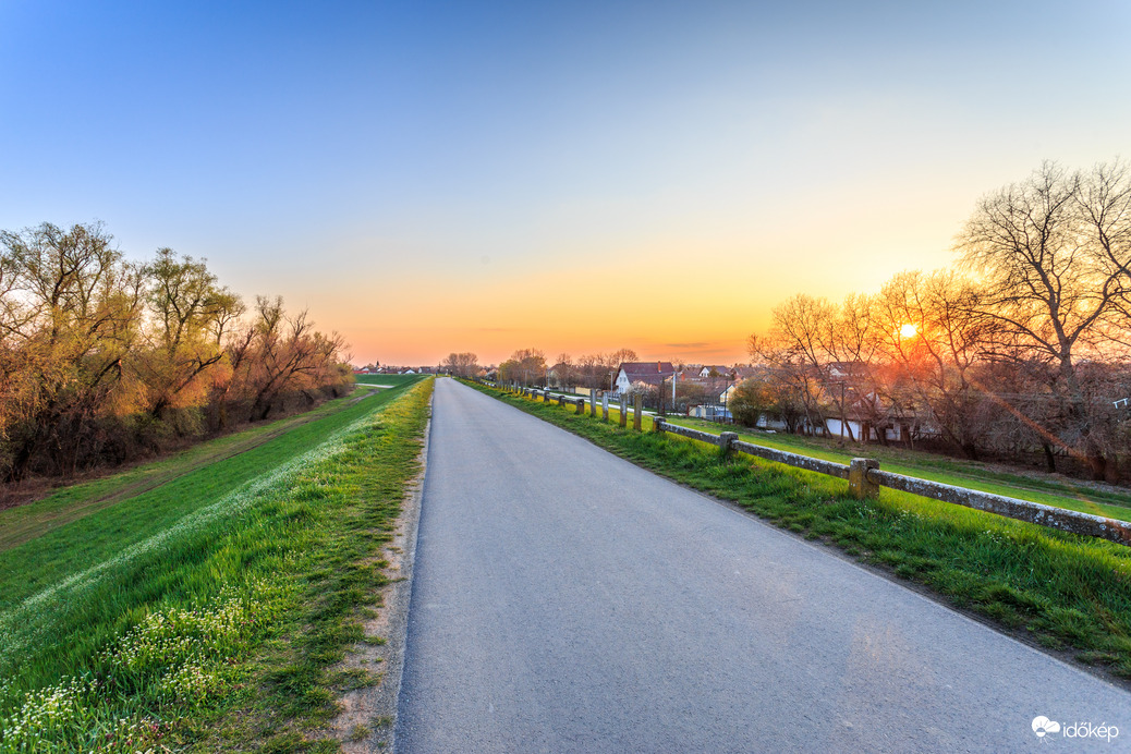 A Tisza töltésén