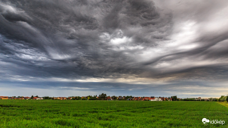 Undulatus Asperatus felhők Szeged mellett