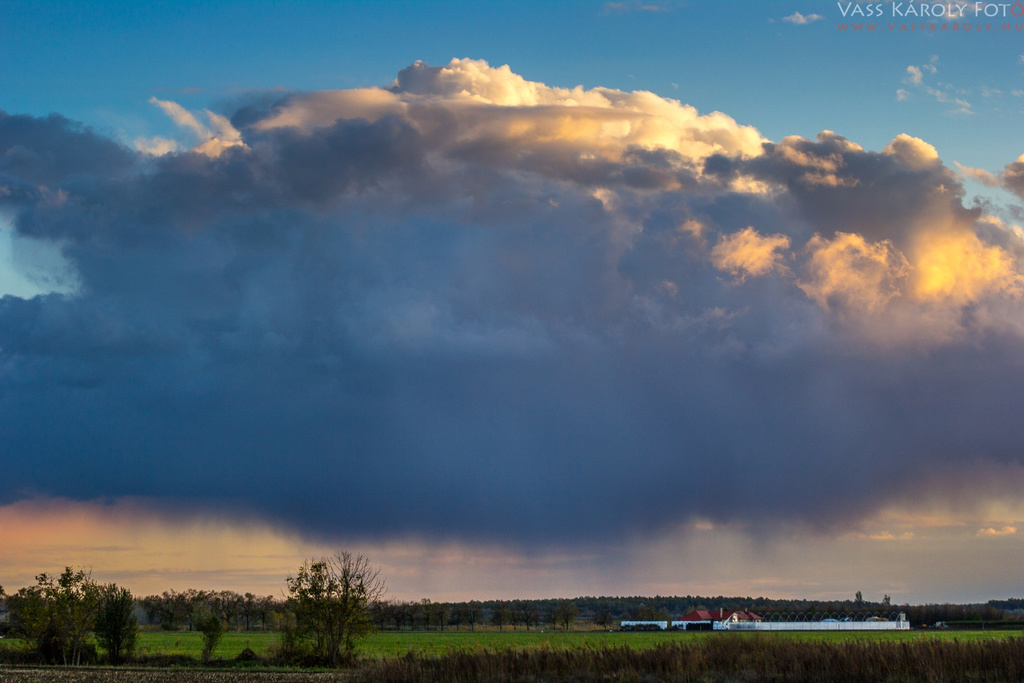 Nehéz felhők úsznak...