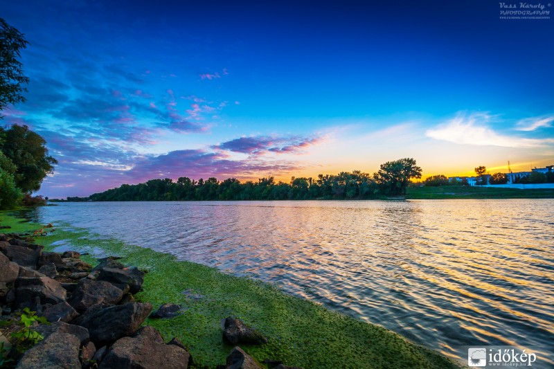Őszi alkony a Tiszán