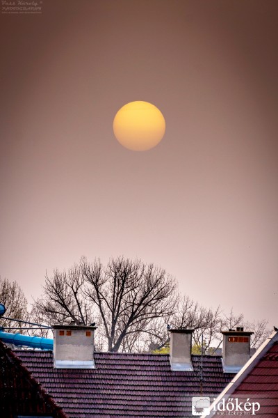 Afrikai homokkal "színezett" naplemente