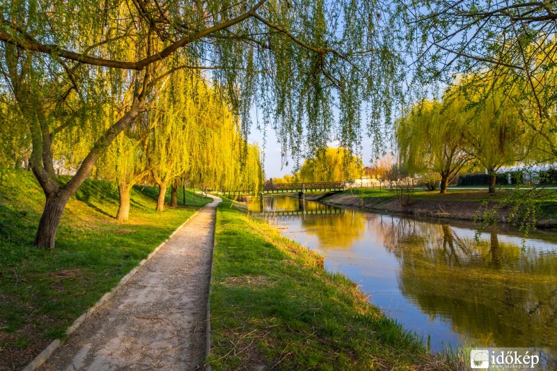 Séta a Holt-Maros partján.