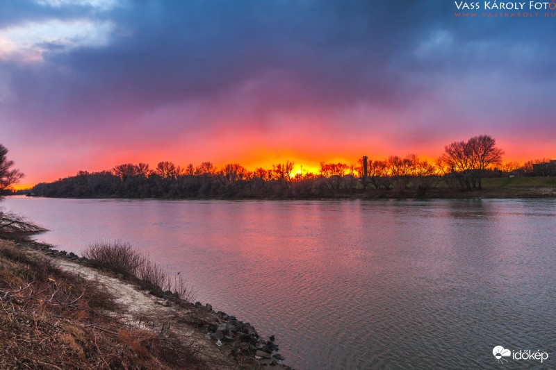 Hófelhők a naplementében