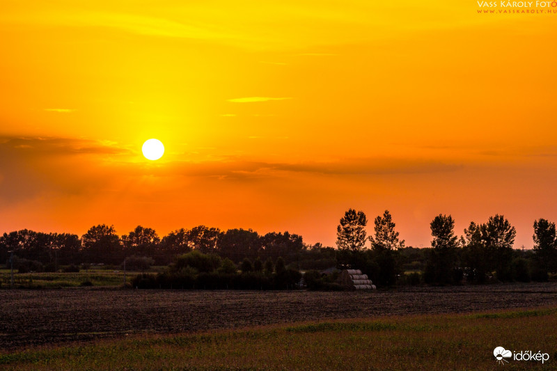 Kánikulai naplemente