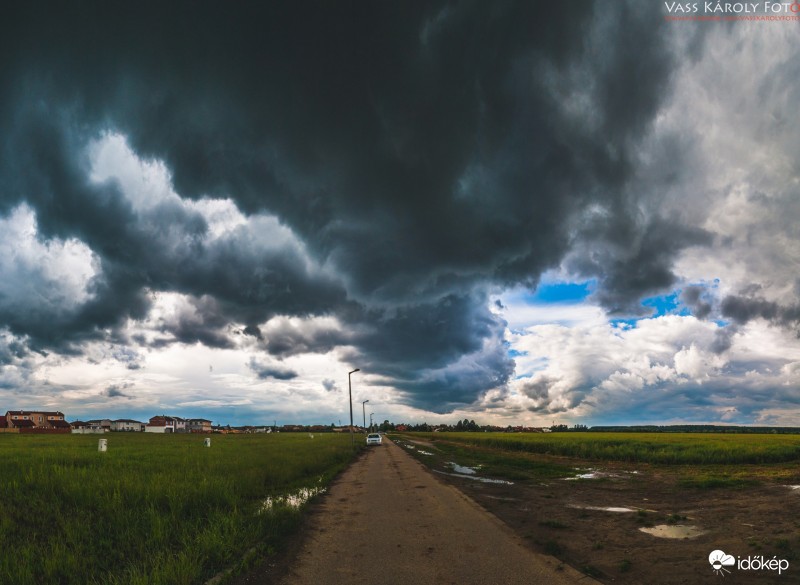 Szeged felé tart a fölleg'