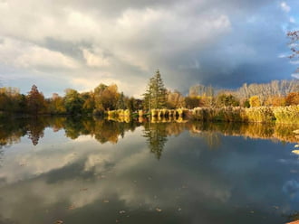 Gyülekenek a felhők a sárvári csónakázó tónál