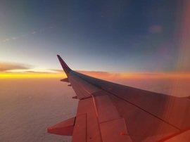 Pillanatok, ahogy a felhők felett ragyogott, majd lenyugodott a nap.