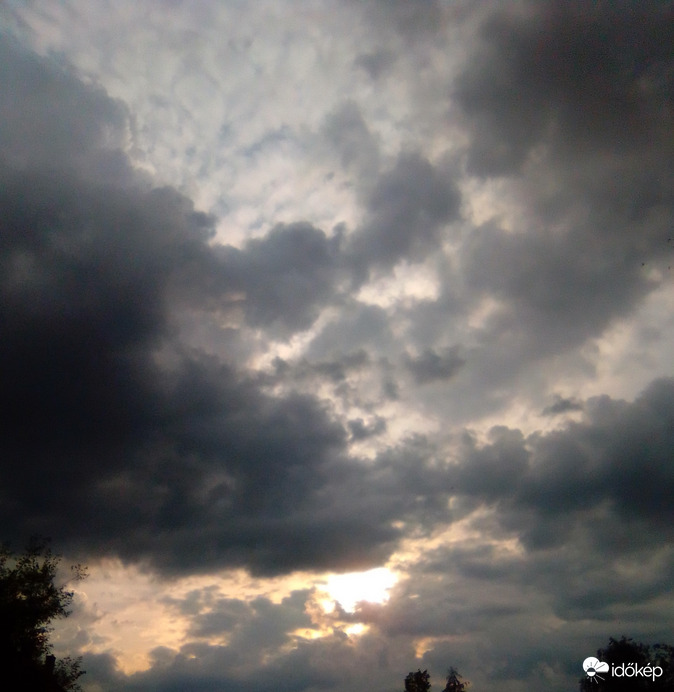 Gyülekeznek a felhők...
