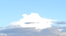 Havas hegycsúcs-vagy felhő?