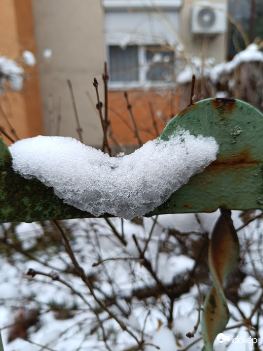 Olyan,mint egy házatlan csiga(fehérben)!