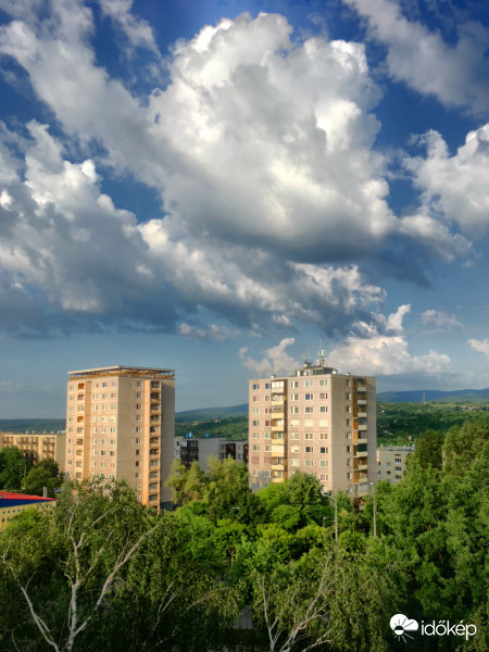 Reggeli égkép DNY felé