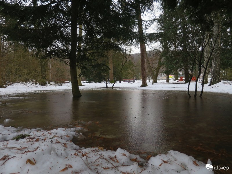 Jeges tükröződések