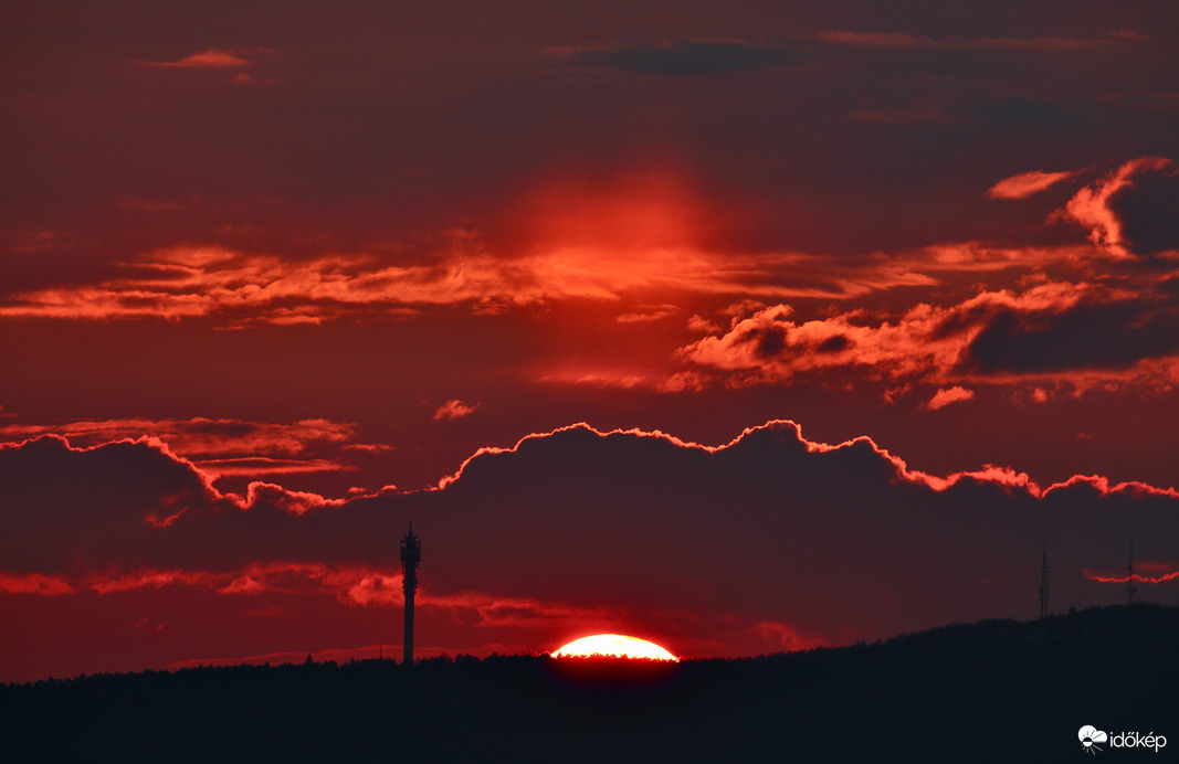 Hármashatár-hegyi naplemente naposzloppal
