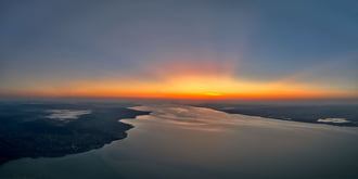 Hajnali krepu a Balaton felett