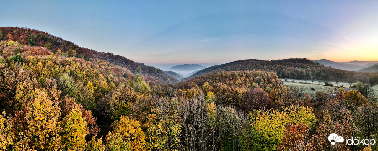 Napkeltekor a Visegrádi hegységben -