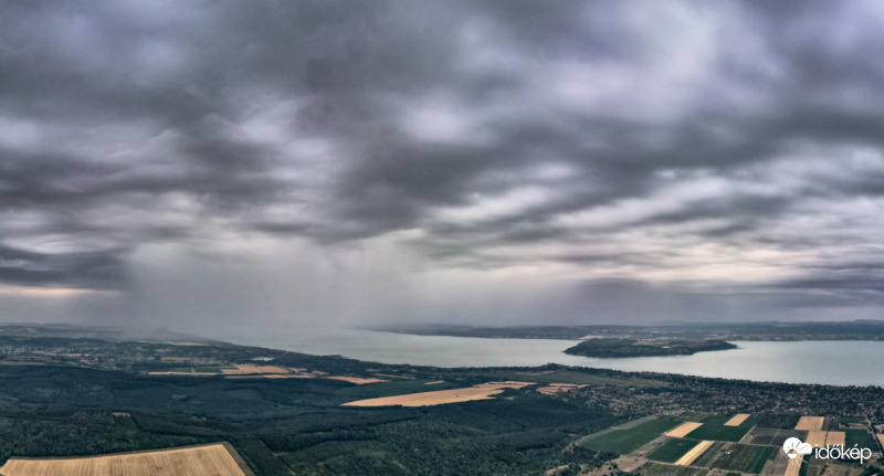 Eső érkezik Zamárdiba