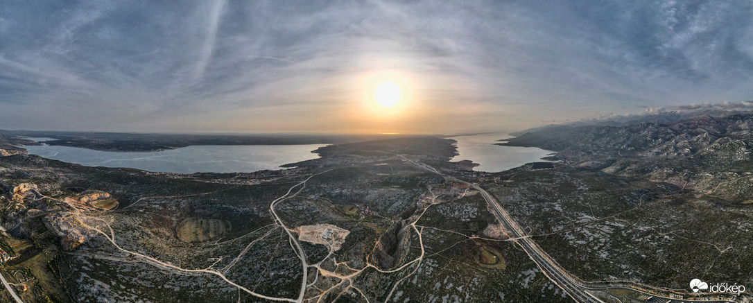 Zadar irányába nyugszik a Nap (Horvátország)