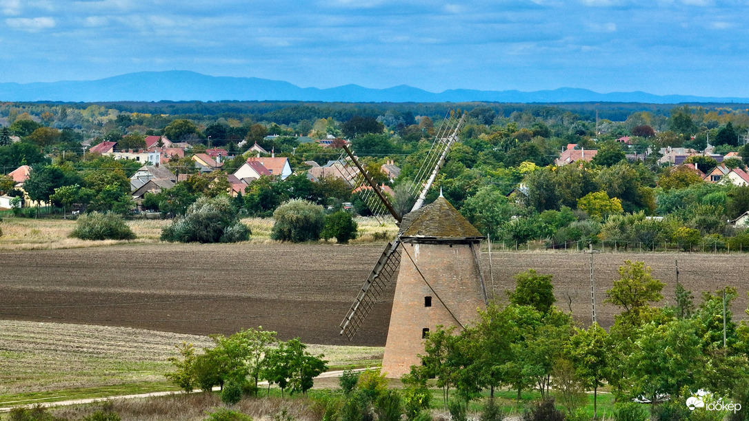 Kunhegyes - szélmalom 