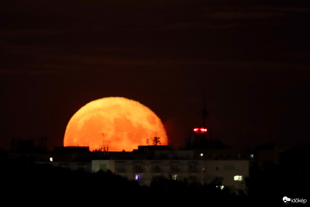 Holdkelte a Rákosmező felett
