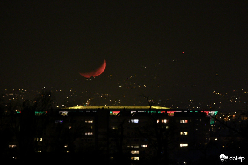 Az évtized utolsó holdnyugtája