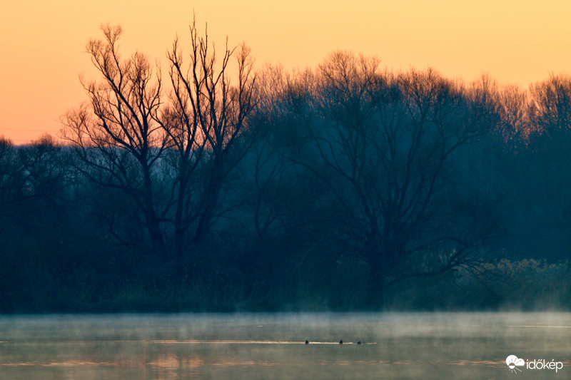 Hajnal a Naplás-tavon