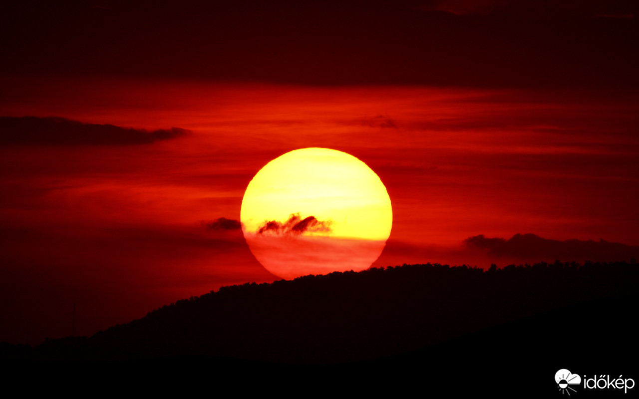 Fátyolfelhőbe merülő
