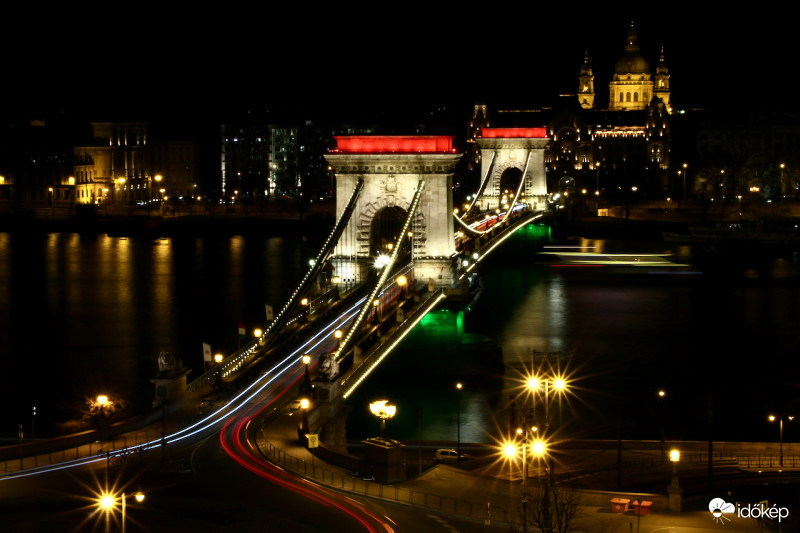 Ünnepi díszkivilágításban 