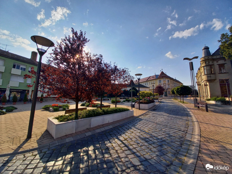 A kelő nap fényei Balassagyarmaton