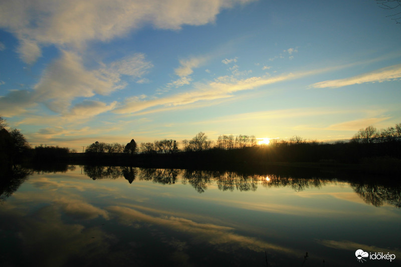 Szenteste naplementéje