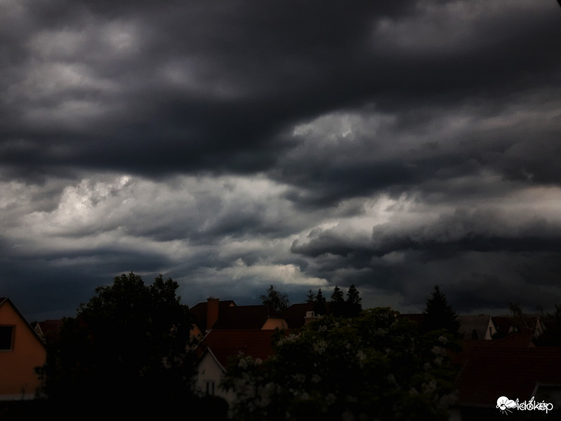 Érkezik a zivatar, Debrecen 