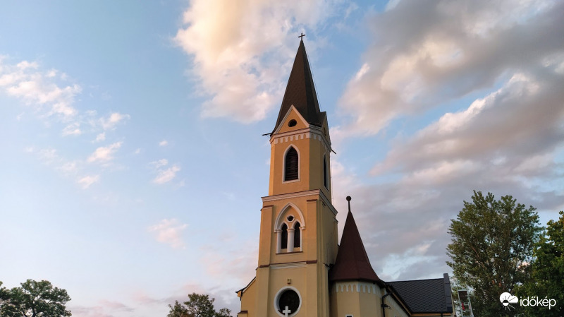 Felhők a Jézus Szíve templom felett. :)