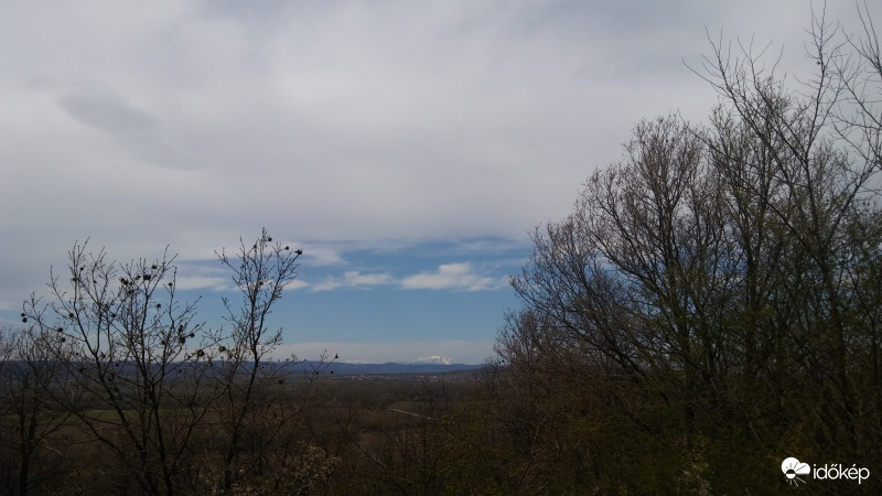 Távoli tájakon, havasak a hegyormok