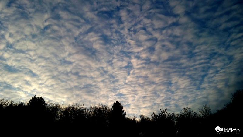 Vattacsomós égbolt