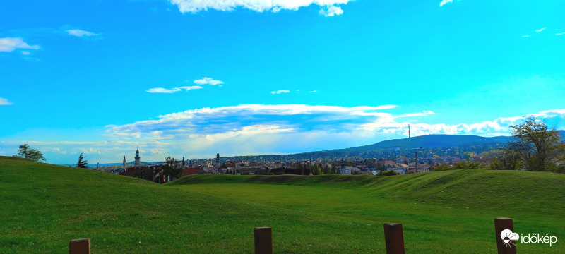 Az amphiteatrum felhős panorámája