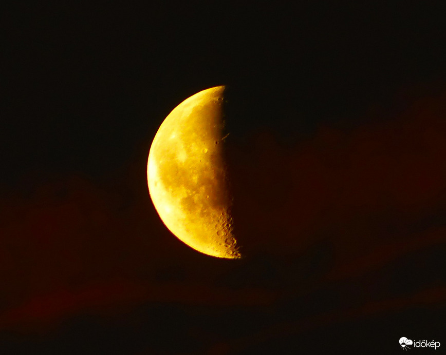 Félhold - hajnalpírban