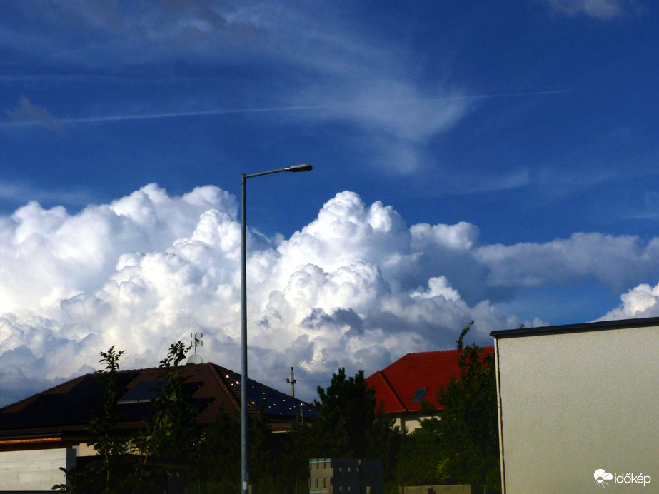 Felhő, a láthatáron