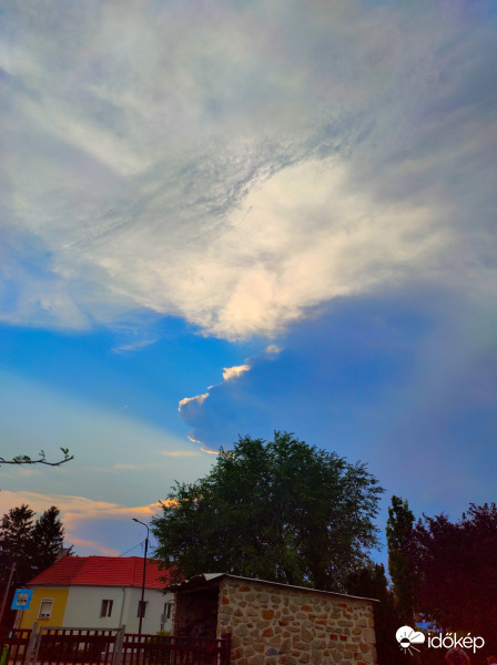 Zivatar széle > kutyafejként ábrázolva