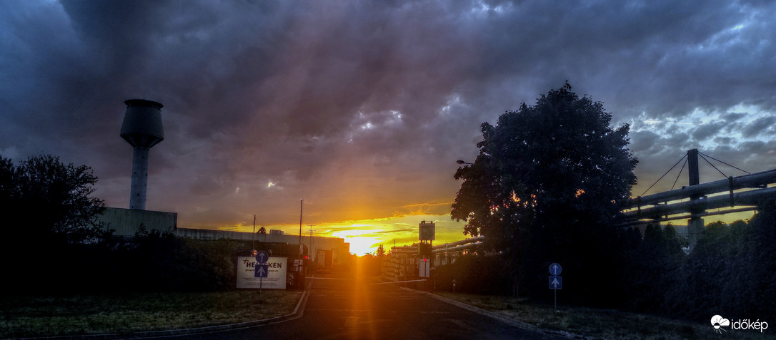 Naplementébe HAJTANI TILOS