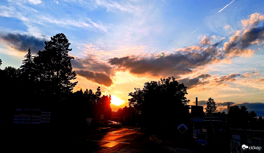 Naplemente foltos országútja