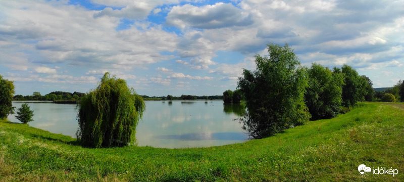 Nyárvégi tópart