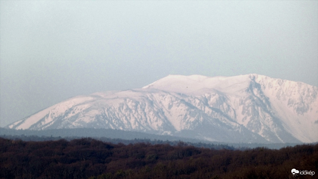 Az "ezerarcú hegy" - a Hóhegy (A) Sopronból
